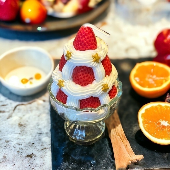 ⚠️SALE Candle // Strawberry And Cream Soy Wax Decorative Candle - Picture 2 of 5